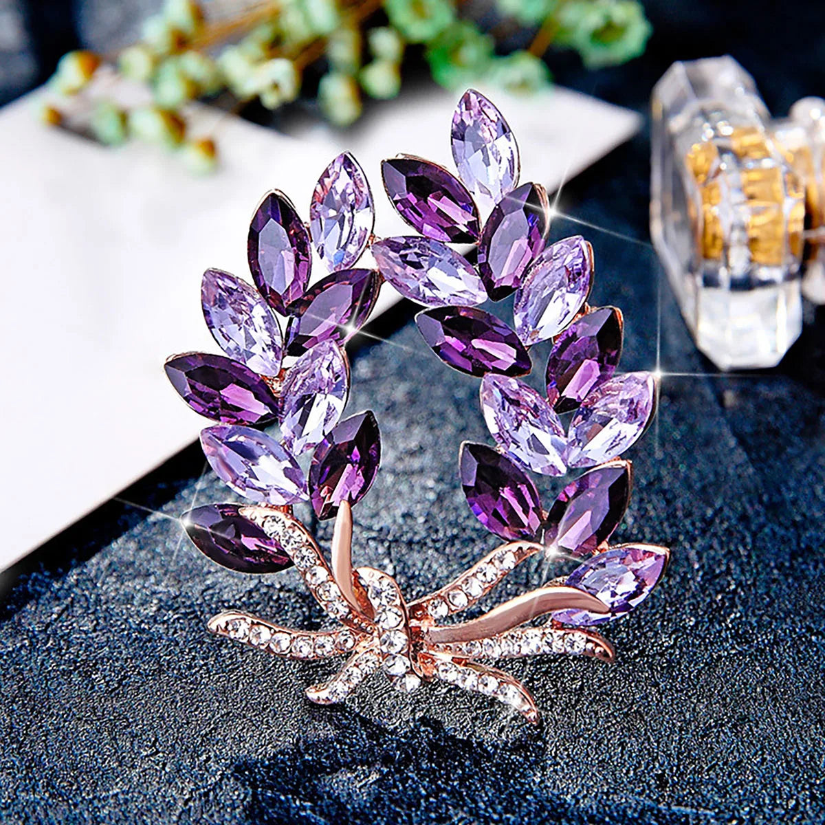 Lovely Butterfly Bee Brooch For Women Shiny Rhinestone Pearl Animal Insect Lapel Pins Wedding Party Coat Dress Jewelry Gifts
