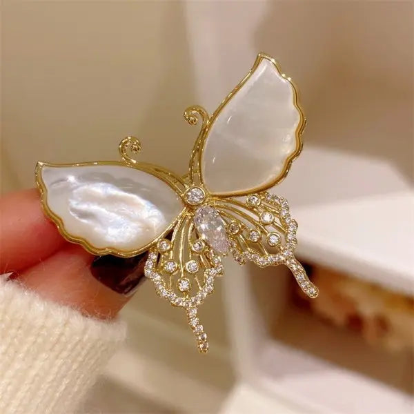 Lovely Butterfly Bee Brooch For Women Shiny Rhinestone Pearl Animal Insect Lapel Pins Wedding Party Coat Dress Jewelry Gifts