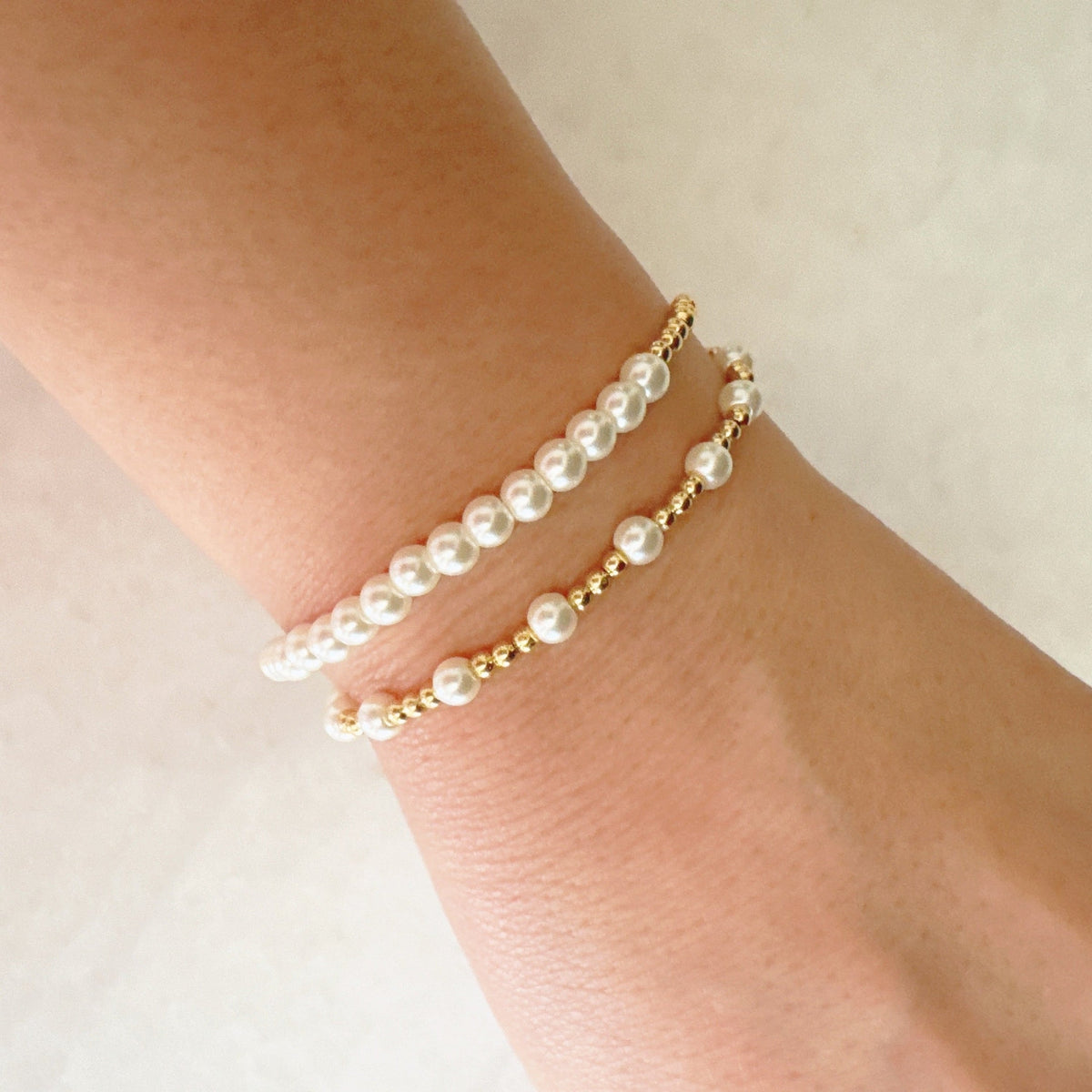 Perlen- und Gold-Stretcharmband, 2er-Set