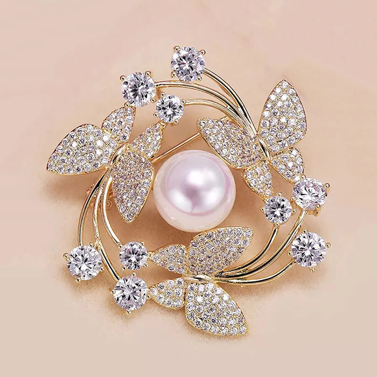 Lovely Butterfly Bee Brooch For Women Shiny Rhinestone Pearl Animal Insect Lapel Pins Wedding Party Coat Dress Jewelry Gifts