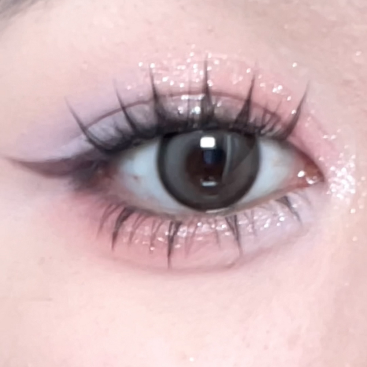 ```json
{
  "text": "[OHNE KLEBER] Blossom Lashes"
}
```
