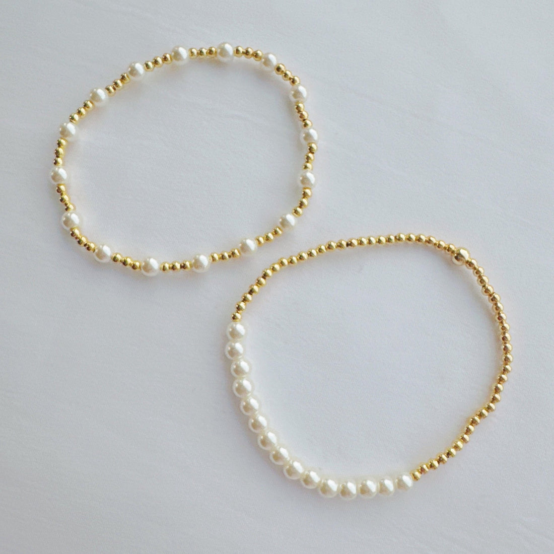 Perlen- und Gold-Stretcharmband, 2er-Set
