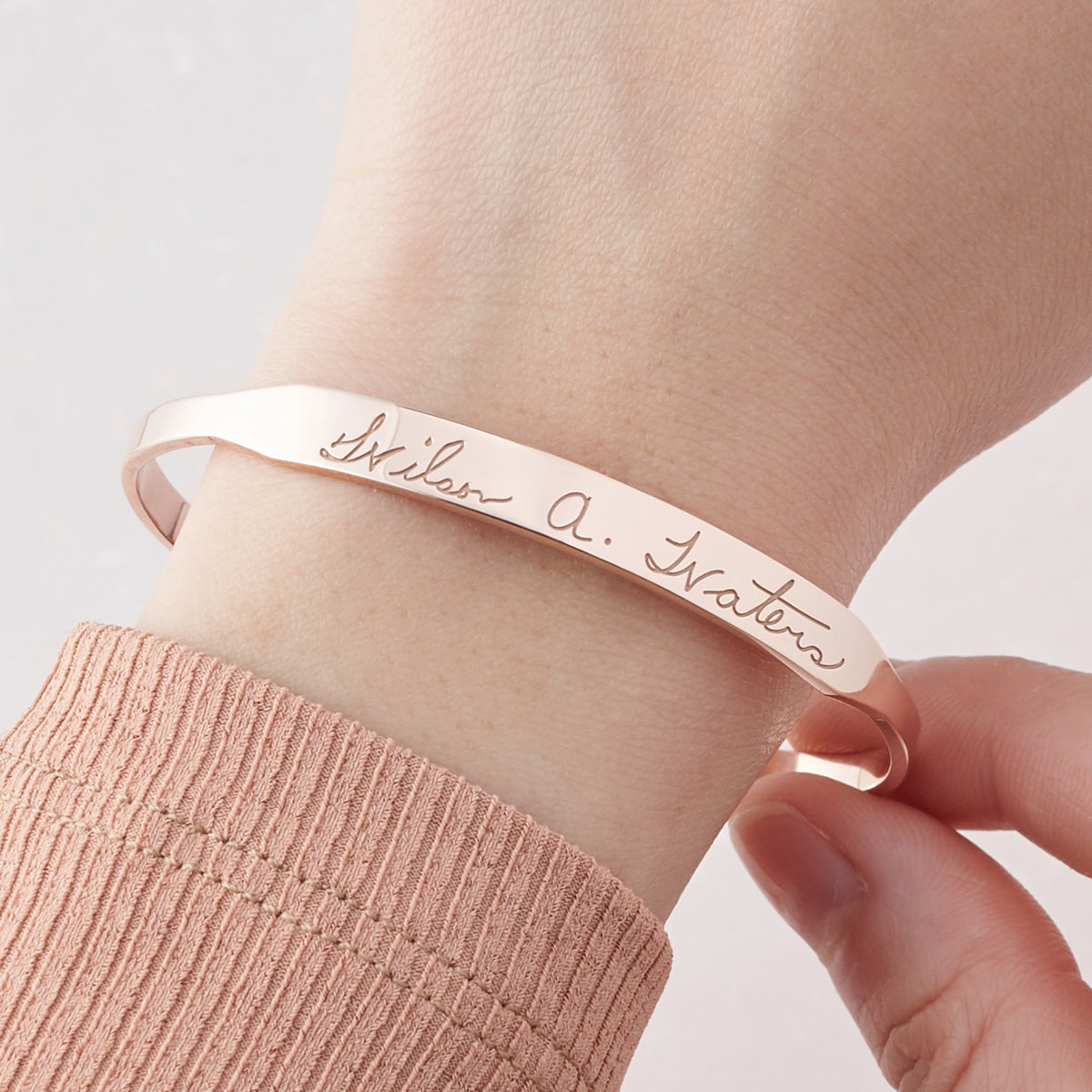 Handschriftliches Manschettenarmband